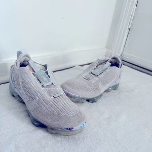 “Summit White” Vapormax
